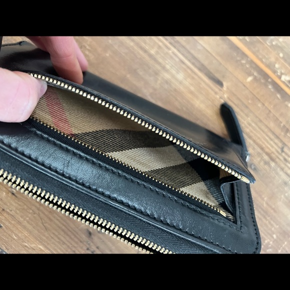 Burberry Wallet - Picture 3 of 4